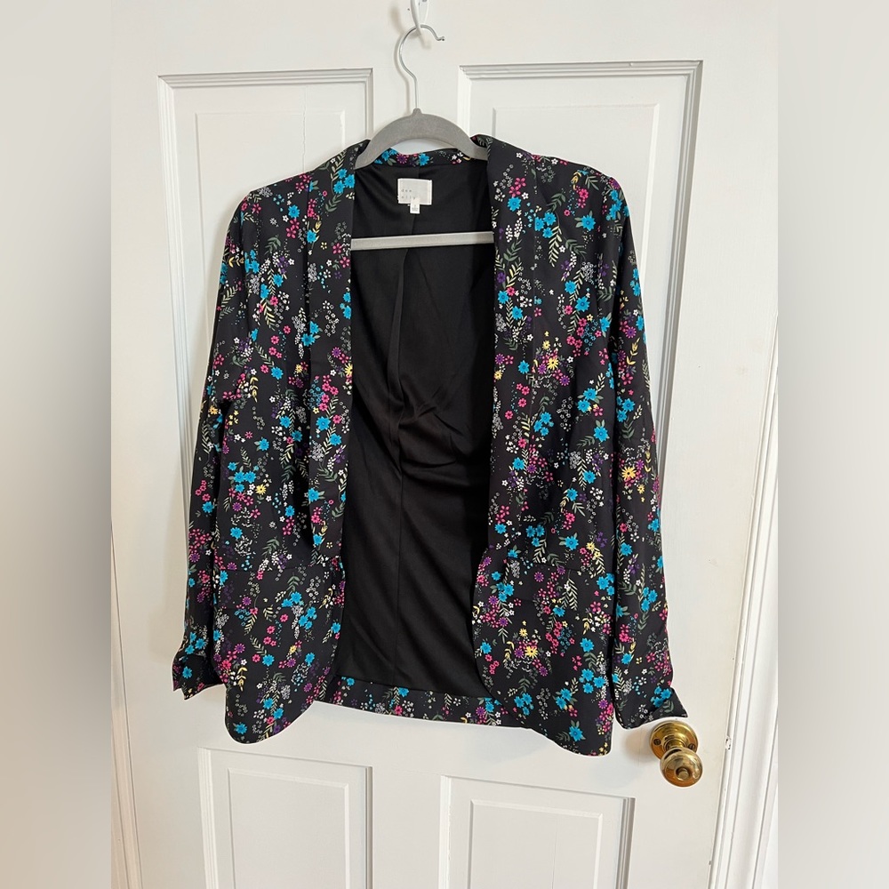 Floral pocketed blazer!